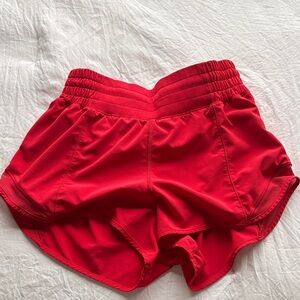lululemon red high rise size 4 2.5” hotty hots